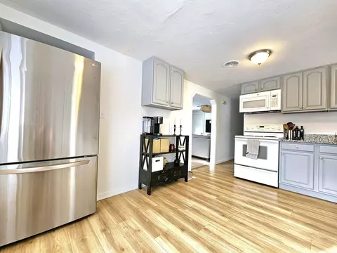 11 Oakview St, Worcester, MA 01605