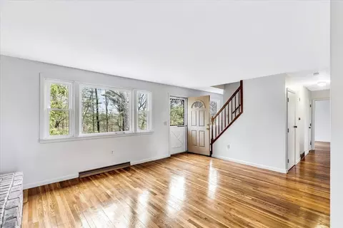 33 Cliff Rd, Bourne, MA 02532 photo 3