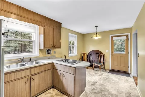 33 Cliff Rd, Bourne, MA 02532 photo 9