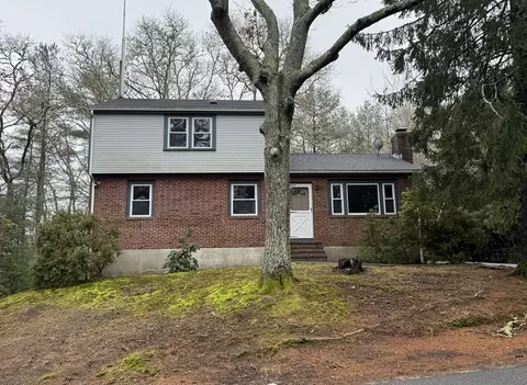 33 Cliff Rd, Bourne, MA 02532