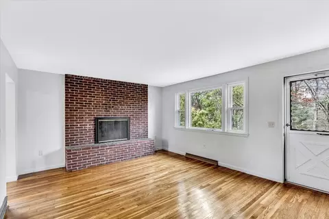 33 Cliff Rd, Bourne, MA 02532 photo 4