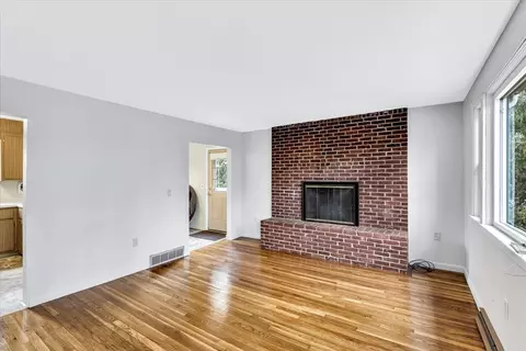 33 Cliff Rd, Bourne, MA 02532 photo 5