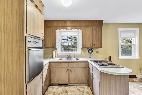 33 Cliff Rd, Bourne, MA 02532 photo 7