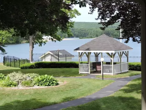 202 Beacon Park #202, Webster, MA 01570
