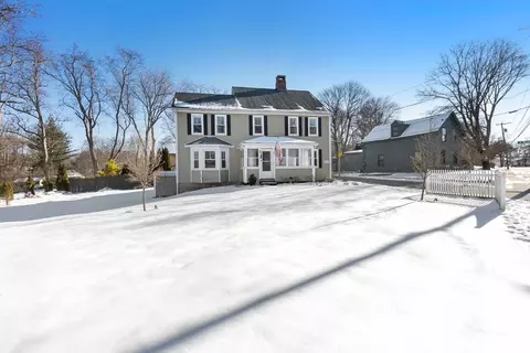 262 Main St, Amesbury, MA 01913
