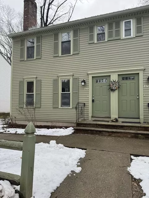 752 Wellman Ave #752, Chelmsford, MA 01863