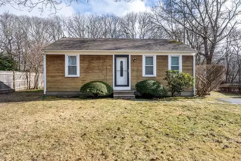 72 Arrowhead Dr, Barnstable, MA 02601