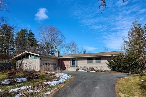 44 Chapel Rd, Amherst, MA 01002