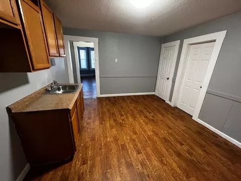 691 State St, Springfield, MA 01109 photo 5
