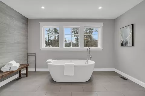 Bath - 3 Constitution Dr, Acton, MA 01720 photo 3 of 4