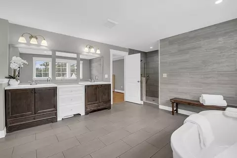 Bath - 3 Constitution Dr, Acton, MA 01720 photo 2 of 4