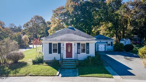 18 Royal St, Plymouth, MA 02360