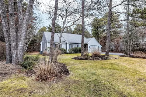 17 Driftwood Way, Mashpee, MA 02649