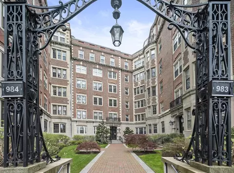 984 Memorial Dr #304, Cambridge, MA 02138