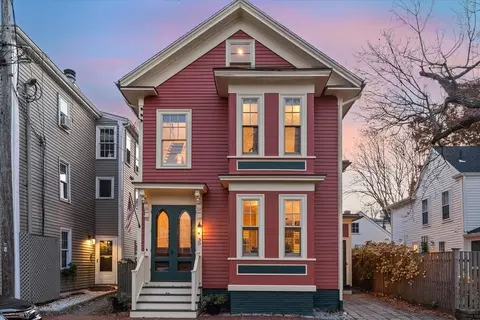 30 Temple St, Newburyport, MA 01950
