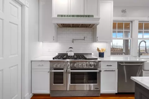 Kitchen - 185 Beach Ave, Hull, MA 02045 photo 3 of 5