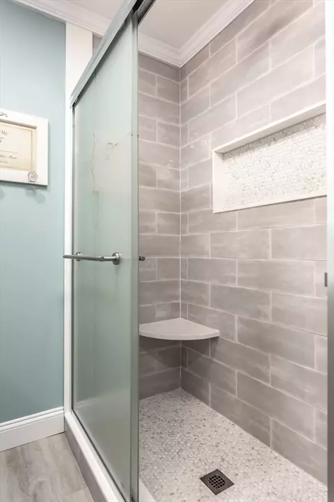 Bath - 12 Tower Ln, Bourne, MA 02532 photo 2 of 4