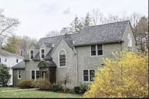 Exterior - 28 Bancroft Rd, Wellesley, MA 02481 photo 2 of 10