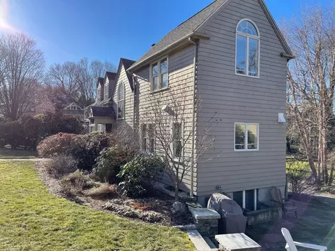 Exterior - 28 Bancroft Rd, Wellesley, MA 02481 photo 8 of 10