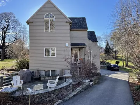 Exterior - 28 Bancroft Rd, Wellesley, MA 02481 photo 7 of 10