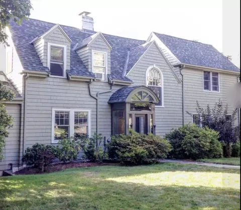 Exterior - 28 Bancroft Rd, Wellesley, MA 02481 photo 4 of 10