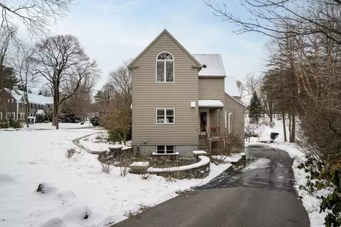 Exterior - 28 Bancroft Rd, Wellesley, MA 02481 photo 6 of 10