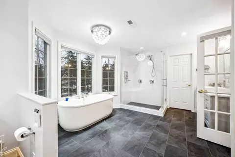 Bath - 7 Devonshire Rd, Middleton, MA 01949 photo 3 of 5