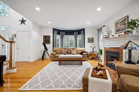 Living - 7 Devonshire Rd, Middleton, MA 01949 photo 2 of 13