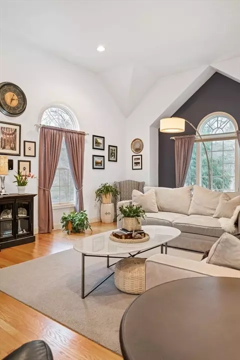 Living - 7 Devonshire Rd, Middleton, MA 01949 photo 8 of 13