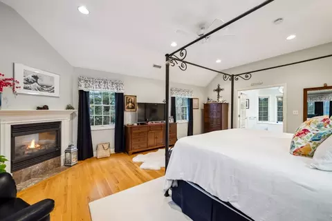 Bedroom - 7 Devonshire Rd, Middleton, MA 01949 photo 2 of 4