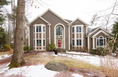 Exterior - 7 Devonshire Rd, Middleton, MA 01949 photo 2 of 5