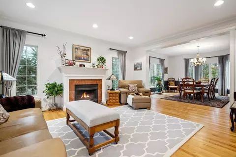 Living - 7 Devonshire Rd, Middleton, MA 01949 photo 3 of 13