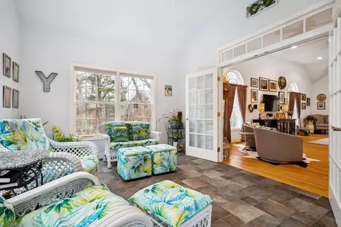 Living - 7 Devonshire Rd, Middleton, MA 01949 photo 10 of 13