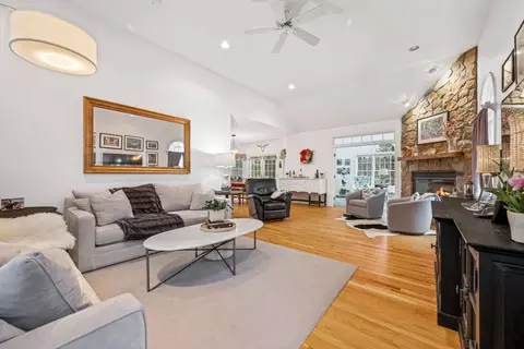 Living - 7 Devonshire Rd, Middleton, MA 01949 photo 6 of 13