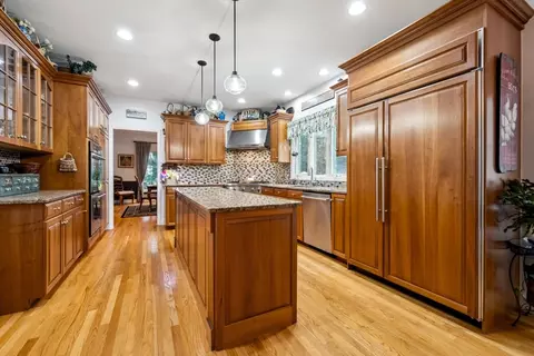 Kitchen - 7 Devonshire Rd, Middleton, MA 01949 photo 5 of 5