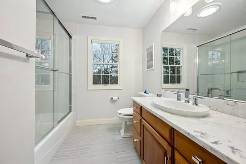 Bath - 7 Devonshire Rd, Middleton, MA 01949 photo 1 of 5