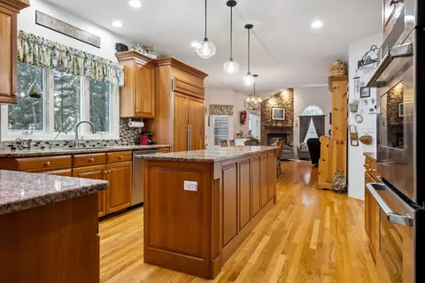 Kitchen - 7 Devonshire Rd, Middleton, MA 01949 photo 3 of 5