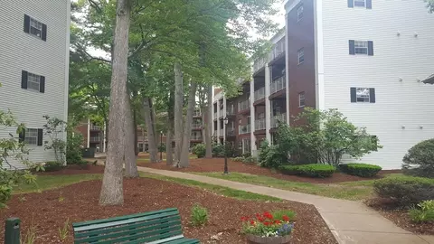 36 Greentree Ln #34, Weymouth, MA 02190