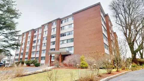 22 Chestnut Pl #110, Brookline, MA 02445