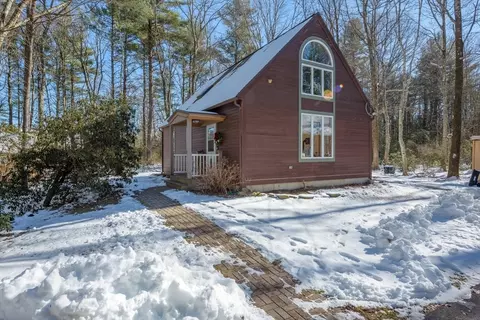 62 Gold St, Belchertown, MA 01007