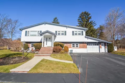 8 Cleveland Rd, Peabody, MA 01960