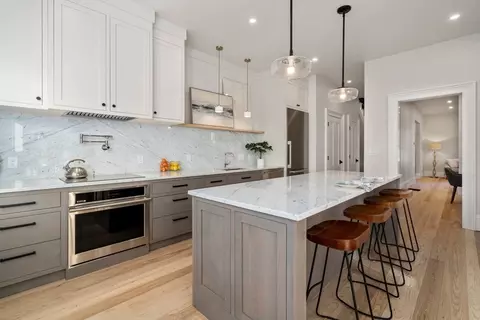 50-52 Davis Ave #50, Brookline, MA 02445