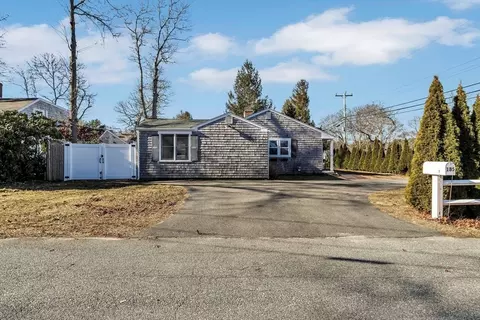 Exterior - 185 Gosnold St, Barnstable, MA 02601 photo 8 of 8
