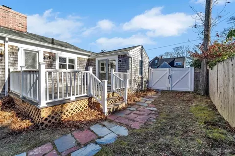 Exterior - 185 Gosnold St, Barnstable, MA 02601 photo 6 of 8