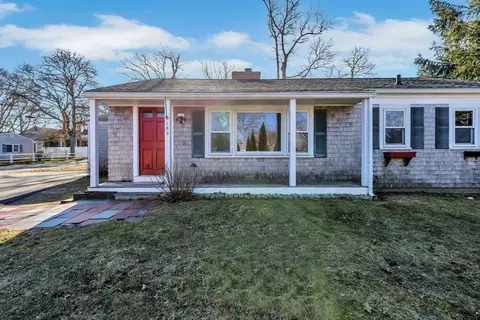 Exterior - 185 Gosnold St, Barnstable, MA 02601 photo 3 of 8
