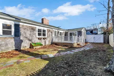 Exterior - 185 Gosnold St, Barnstable, MA 02601 photo 5 of 8
