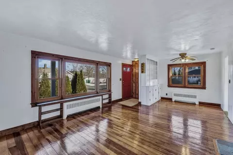 Living - 185 Gosnold St, Barnstable, MA 02601 photo 1 of 3