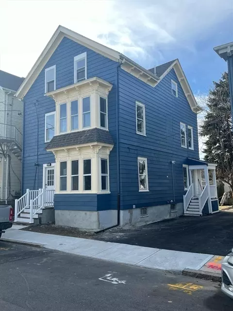 27 Wilcox St, Fall River, MA 02724