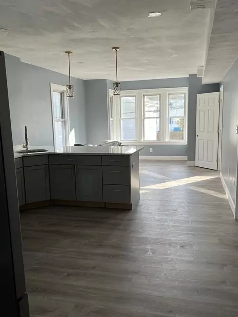 27 Wilcox St, Fall River, MA 02724 photo 3
