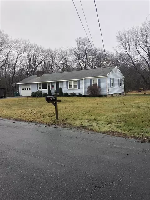 155 Ponakin Rd, Lancaster, MA 01523